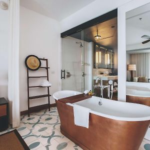 Deluxe King Room Ocean View